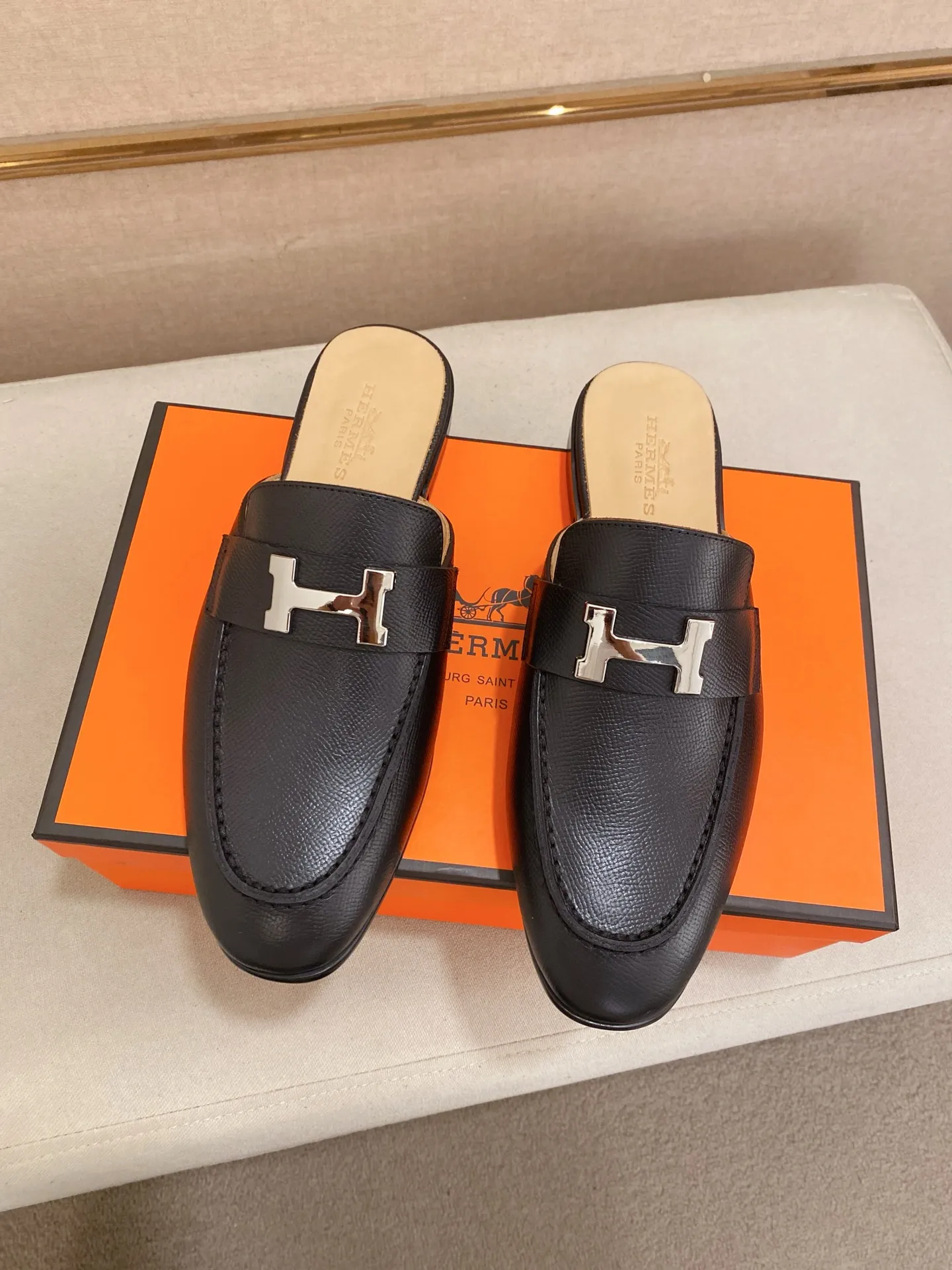 Men's clothing and shoes💰: 500💰《HERMES》【Classic original single version】Hermès half-drag; top 🔝purchasing agent🔍🔍 latest 🇺🇸 counter sale simultaneously, original ▲▲cowhide imported from Italy ▲▲Exquisite workmanship (Italian 🇮🇹Imported water-dyed 🐂cowhide lining) sole: original sole provided by the original factory, ⚠️exclusive double-layer activity·TPR·rubber·combined molded outsole; Yardage: 38-44. Can be customized45